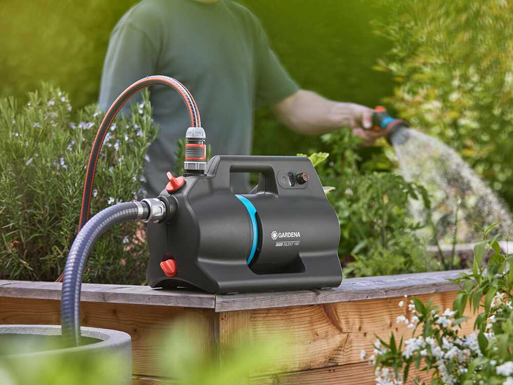 Pompa Autoadescante a Batteria Gardena 3000 Silent 18V P4A con Batteria 4Ah e Caricabatterie Inclusi