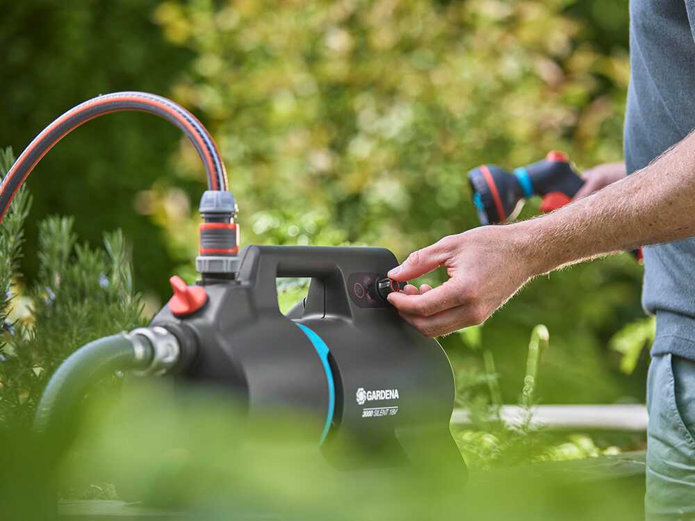 Pompa Autoadescante a Batteria Gardena 3000 Silent 18V P4A con Batteria 4Ah e Caricabatterie Inclusi